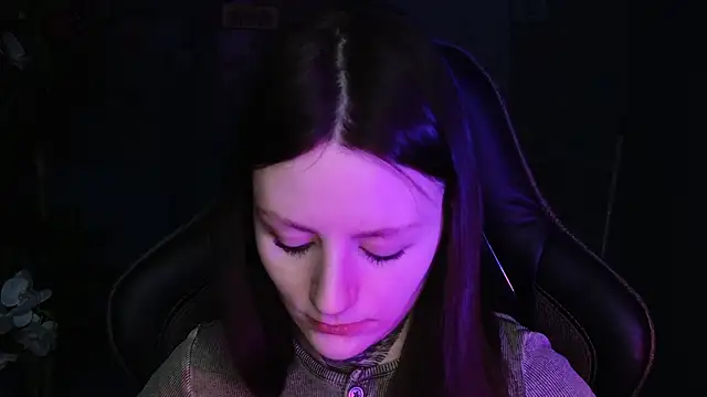 VeliraBraitberg online show from February 2025 11:10:01 AM