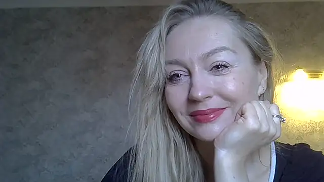 Snapshot of ZarinaSwift chatting on October 2025 05:00:02 AM ZarinaSwift online show from October 2025 05:00:02 AM