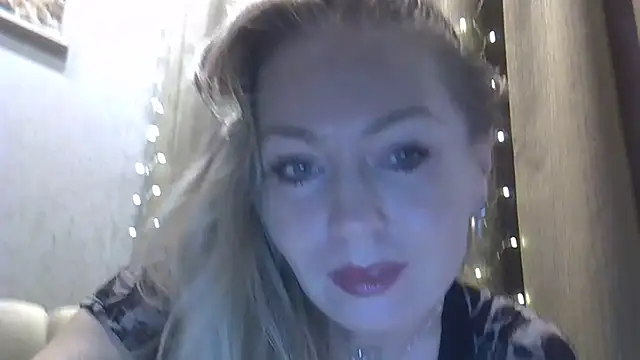 Snapshot of ZarinaSwift chatting on November 2025 04:34:02 AM ZarinaSwift online show from November 2025 04:34:02 AM