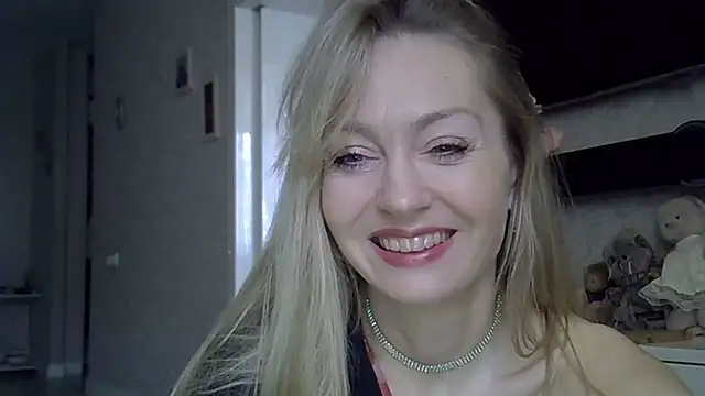 Snapshot of ZarinaSwift chatting on November 2025 04:34:02 AM ZarinaSwift online show from November 2025 04:34:02 AM