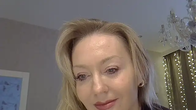 Snapshot of ZarinaSwift chatting on December 2025 04:50:02 AM ZarinaSwift online show from December 2025 04:50:02 AM