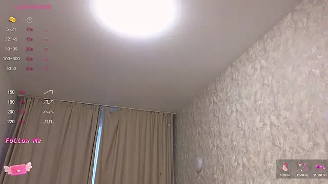 Snapshot of LaraSkinny chatting on October 2025 02:12:02 AM LaraSkinny online show from October 2025 02:12:02 AM