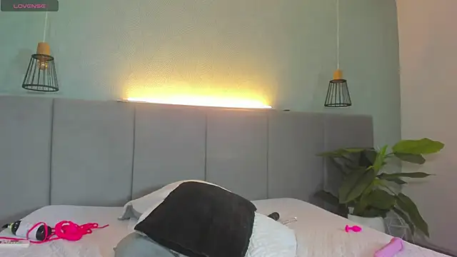 Snapshot of LiaVelez chatting on February 2025 07:27:01 PM LiaVelez online show from February 2025 07:27:01 PM