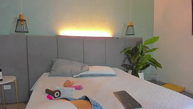 Snapshot of LiaVelez chatting on March 2025 12:45:02 PM LiaVelez online show from March 2025 12:45:02 PM