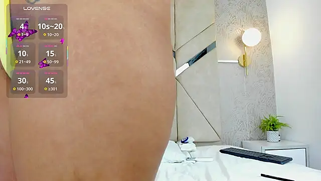 Snapshot of LiaVelez chatting on September 2025 01:35:01 PM LiaVelez online show from September 2025 01:35:01 PM