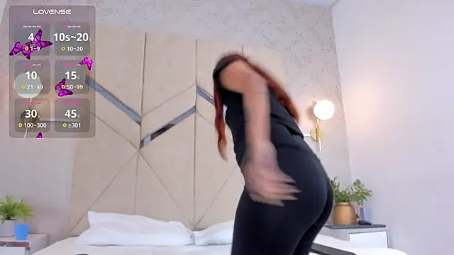 Snapshot of LiaVelez chatting on September 2025 12:42:02 PM LiaVelez online show from September 2025 12:42:02 PM