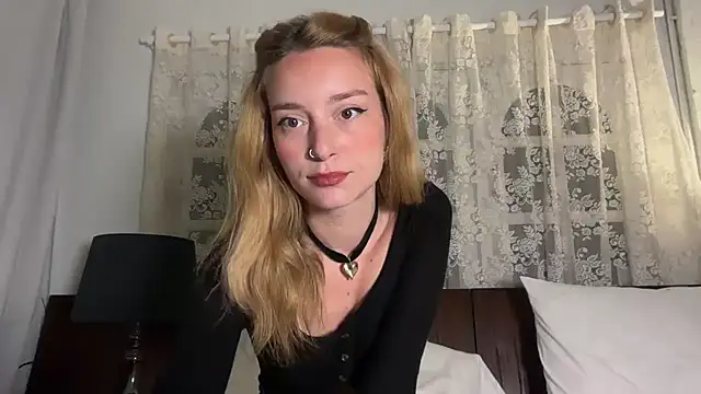 Snapshot of SirenaBelle chatting on May 2026 09:55:01 PM SirenaBelle online show from May 2026 09:55:01 PM