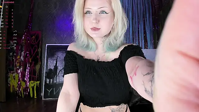 little grinch666 online show from December 2024 03:38:02 PM