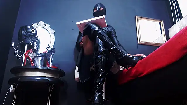 Snapshot of Mistress_dominick chatting on March 2025 10:43:02 PM Mistress dominick online show from March 2025 10:43:02 PM