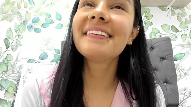 atilanadiaz7 online show from December 2025 04:00:01 PM