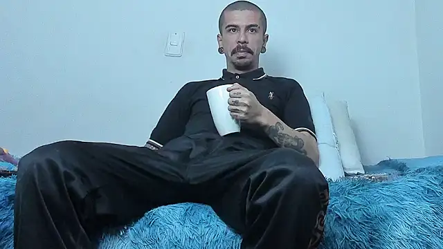 Aaron BigDickxxx online show from October 2025 06:36:02 AM