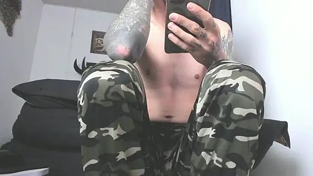 Snapshot of Aaron_BigDickxxx chatting on May 2026 10:23:02 AM Aaron BigDickxxx online show from May 2026 10:23:02 AM
