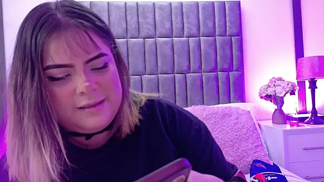 Snapshot of MeryStone chatting on September 2025 05:18:02 AM MeryStone online show from September 2025 05:18:02 AM