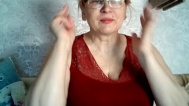 Snapshot of Aline_LoveFlowers chatting on December 2024 09:33:02 AM Aline LoveFlowers online show from December 2024 09:33:02 AM