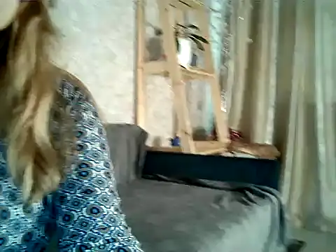 Snapshot of Aline_LoveFlowers chatting on January 2025 09:48:02 AM Aline LoveFlowers online show from January 2025 09:48:02 AM