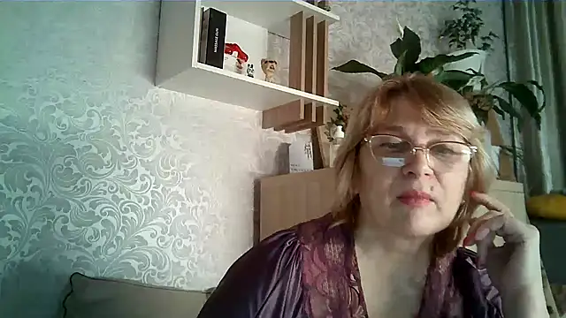 Snapshot of Aline_LoveFlowers chatting on December 2025 09:56:02 PM Aline LoveFlowers online show from December 2025 09:56:02 PM