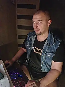 Snapshot of Foxyshaved chatting on October 2025 04:36:01 AM Foxyshaved online show from October 2025 04:36:01 AM