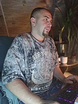 Snapshot of Foxyshaved chatting on November 2025 04:01:02 AM Foxyshaved online show from November 2025 04:01:02 AM