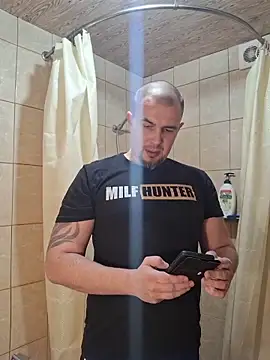 Snapshot of Foxyshaved chatting on November 2025 04:04:01 AM Foxyshaved online show from November 2025 04:04:01 AM