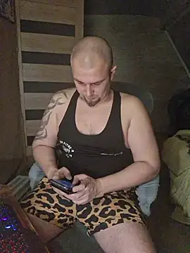 Snapshot of Foxyshaved chatting on December 2025 04:54:01 AM Foxyshaved online show from December 2025 04:54:01 AM