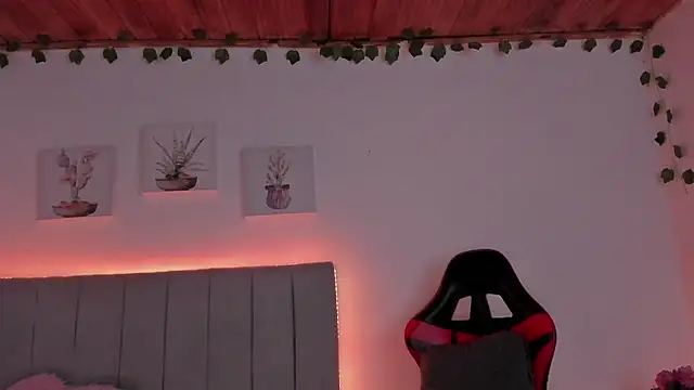  janiis online show from January 2026 10:45:01 PM