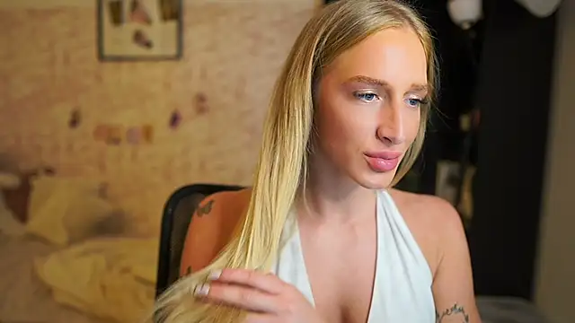 Nicolette  Shea  online show from November 2025 02:53:02 PM