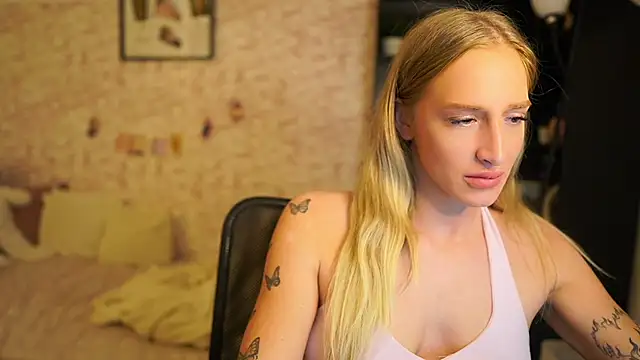 Nicolette  Shea  online show from December 2025 09:14:01 AM