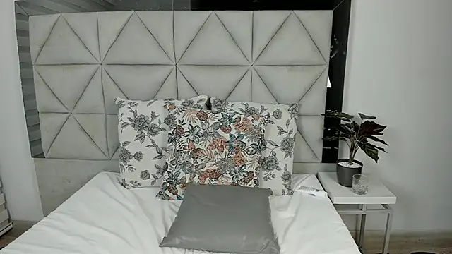 nina pons online show from March 2025 12:05:02 AM