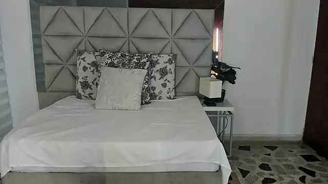 nina pons online show from October 2025 08:19:01 PM