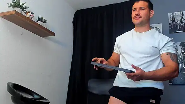 Snapshot of AndrewDiaz chatting on July 2026 08:17:02 AM AndrewDiaz online show from July 2026 08:17:02 AM