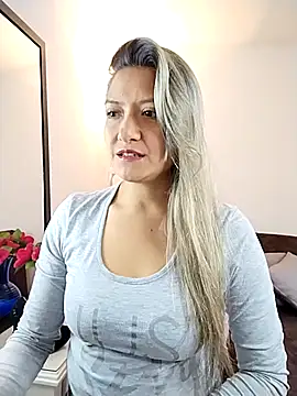 valeriahunter1 online show from November 2025 10:21:02 PM