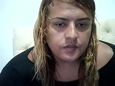 Snapshot of KIARAMARSHALLWELLZ chatting on December 2024 11:02:01 AM KIARAMARSHALLWELLZ online show from December 2024 11:02:01 AM