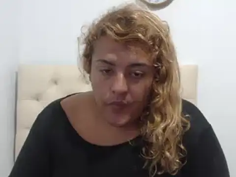 Snapshot of KIARAMARSHALLWELLZ chatting on December 2024 02:36:01 AM KIARAMARSHALLWELLZ online show from December 2024 02:36:01 AM