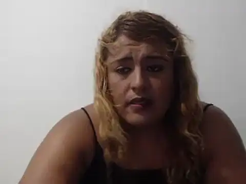 Snapshot of KIARAMARSHALLWELLZ chatting on December 2024 10:43:02 PM KIARAMARSHALLWELLZ online show from December 2024 10:43:02 PM