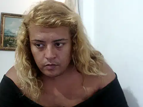 Snapshot of KIARAMARSHALLWELLZ chatting on December 2024 09:39:02 PM KIARAMARSHALLWELLZ online show from December 2024 09:39:02 PM