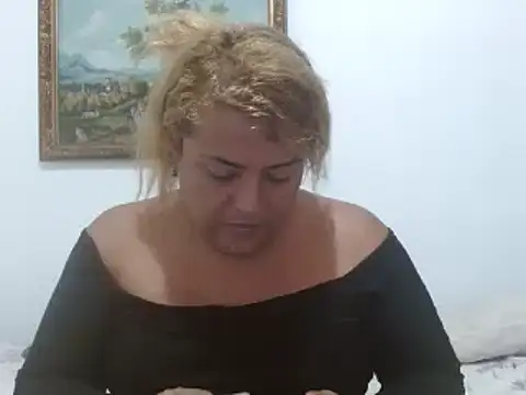 Snapshot of KIARAMARSHALLWELLZ chatting on January 2025 04:01:02 PM KIARAMARSHALLWELLZ online show from January 2025 04:01:02 PM