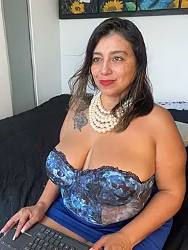 MrsFoucher online show from March 2025 01:15:01 PM