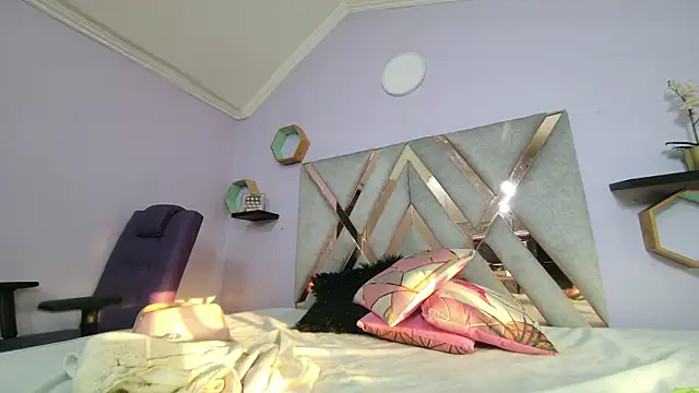 Hannagarces online show from January 2025 11:43:02 AM