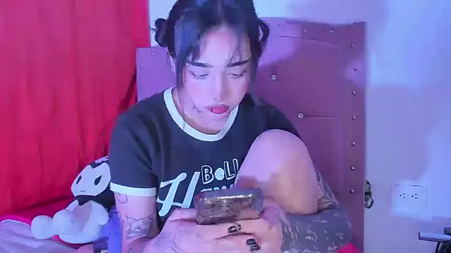 Snapshot of IrisMagiic chatting on September 2025 10:46:01 PM IrisMagiic online show from September 2025 10:46:01 PM