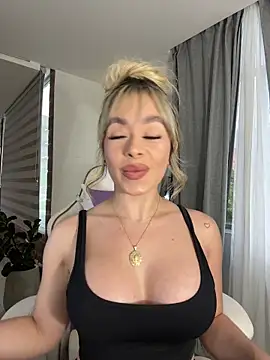 Snapshot of Alison_Diaz17 chatting on October 2025 10:30:02 PM Alison Diaz17 online show from October 2025 10:30:02 PM