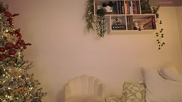 Snapshot of EmilyxRose_- chatting on December 2024 10:23:01 PM EmilyxRose - online show from December 2024 10:23:01 PM