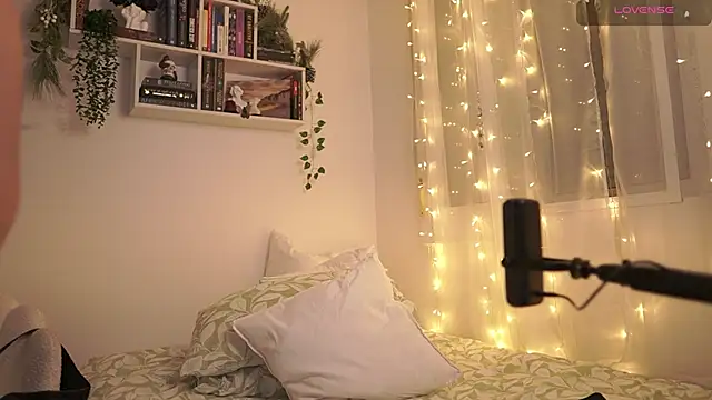 Snapshot of EmilyxRose_- chatting on December 2024 09:56:01 PM EmilyxRose - online show from December 2024 09:56:01 PM