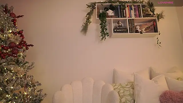 Snapshot of EmilyxRose_- chatting on December 2024 10:19:01 PM EmilyxRose - online show from December 2024 10:19:01 PM