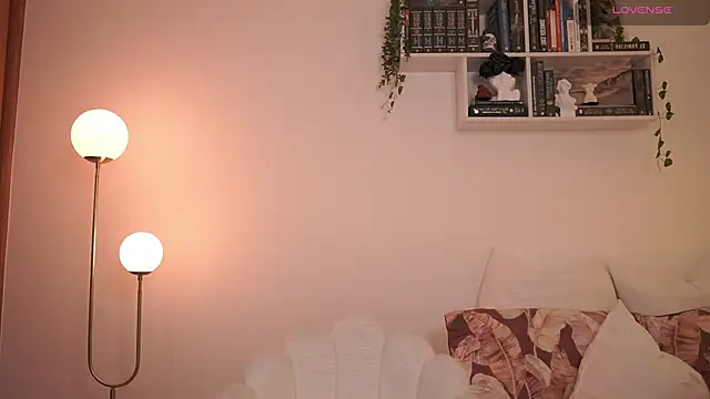 Snapshot of EmilyxRose_- chatting on February 2025 09:49:02 PM EmilyxRose - online show from February 2025 09:49:02 PM