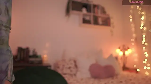 Snapshot of EmilyxRose_- chatting on March 2025 12:08:01 AM EmilyxRose - online show from March 2025 12:08:01 AM