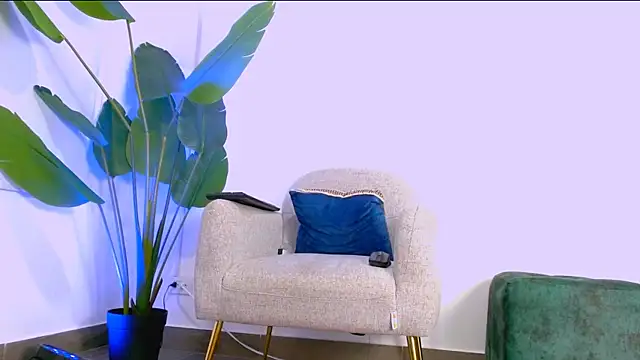 Snapshot of Sara_ow chatting on May 2026 07:19:02 PM Sara ow online show from May 2026 07:19:02 PM