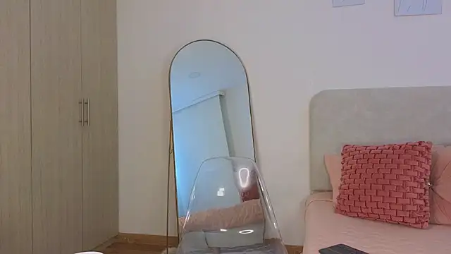 Snapshot of KristennBlue chatting on December 2025 04:35:02 PM KristennBlue online show from December 2025 04:35:02 PM