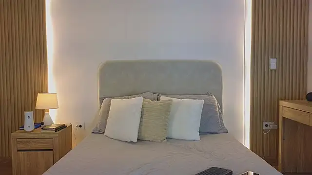 KristennBlue online show from April 2026 12:33:01 PM