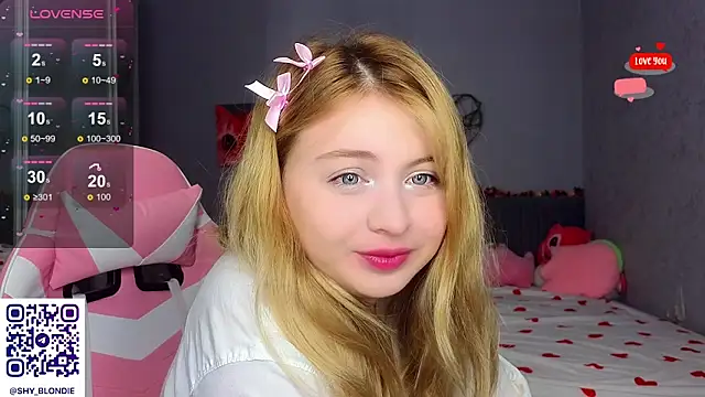 Snapshot of shy_blondiee chatting on January 2025 09:39:02 PM shy blondiee online show from January 2025 09:39:02 PM