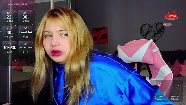 Snapshot of shy_blondiee chatting on February 2025 10:43:01 PM shy blondiee online show from February 2025 10:43:01 PM